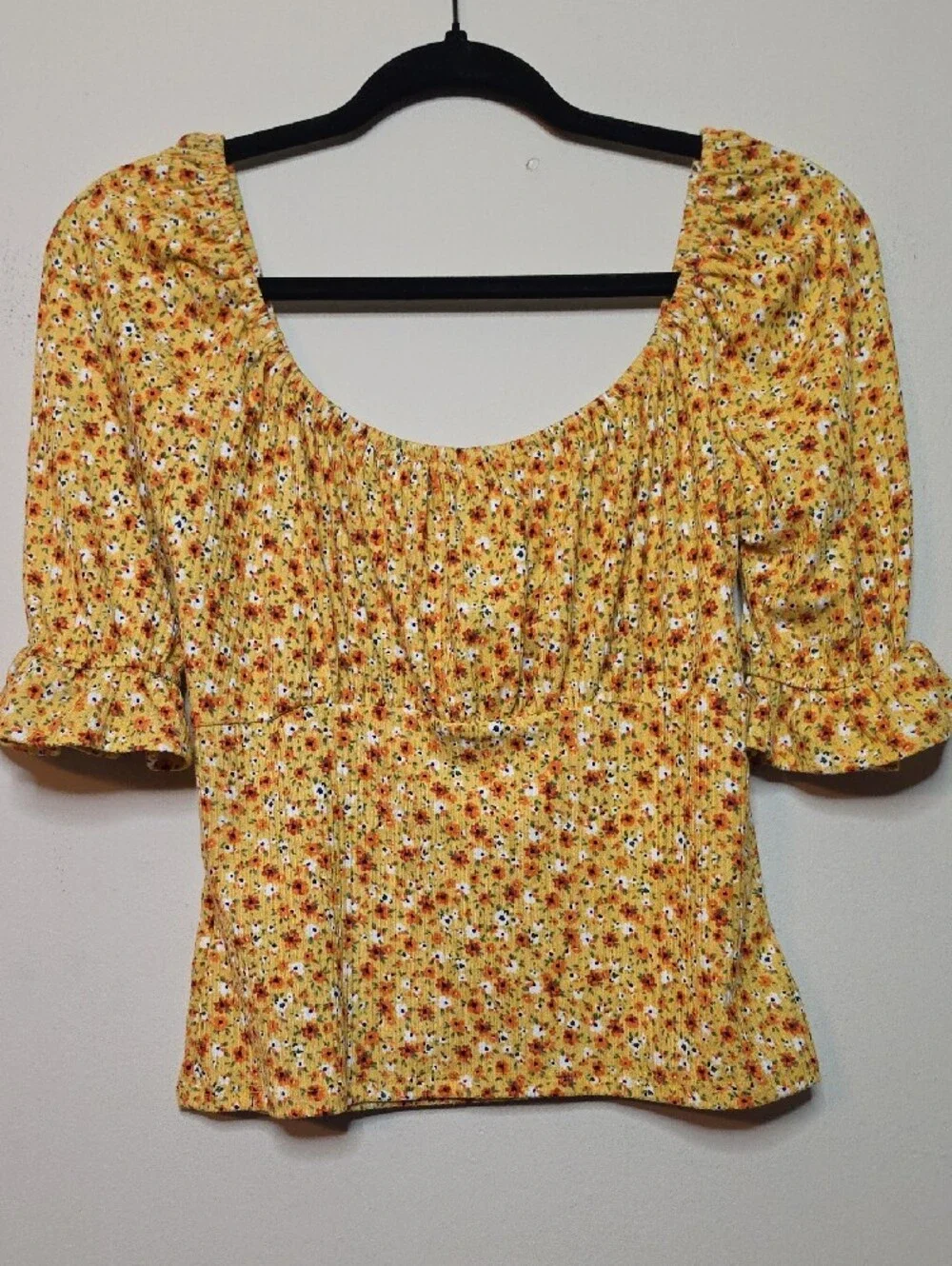 Made With Love Yellow Floral Gathered Sweetheart Neckline Puff Sleeve Crop Top - Picture 6 of 8